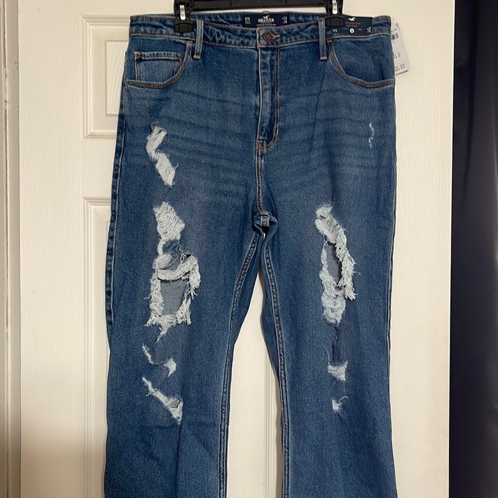 BNWT distressed Hollister jeans